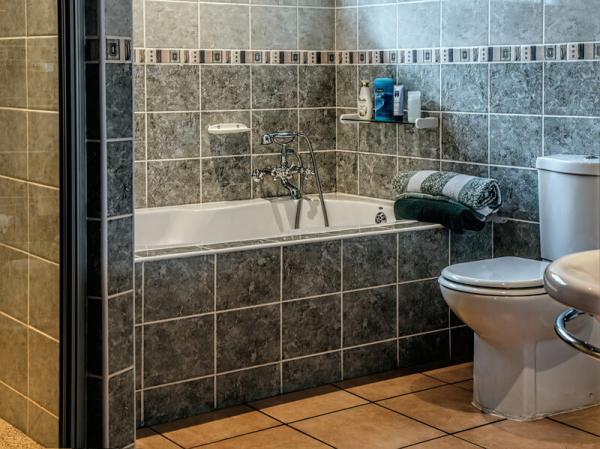 How and Why to Use Bath Panel Tiling